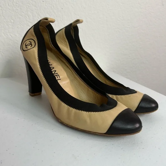 Chanel Classic Nude Ballet Pumps - Picture 2 of 10